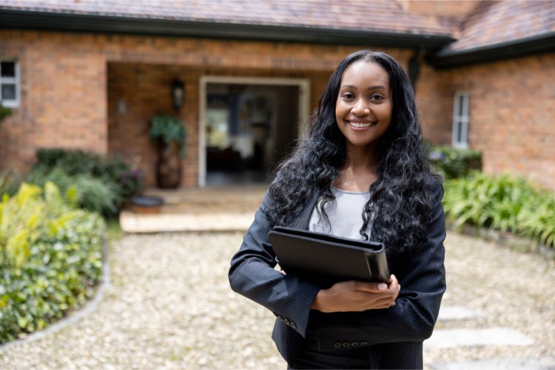 Multilingual Real Estate Professional